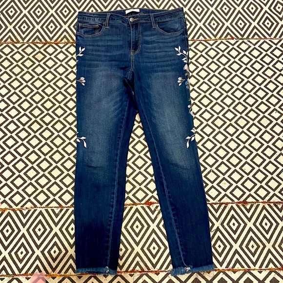 Cello Denim - Cello Skinny Jeans With Embroidered Floral Detail